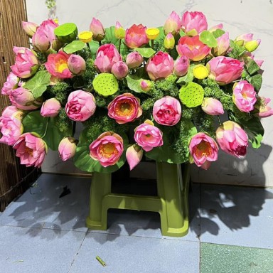 Hoa sen thái trang trí bục tượng bác